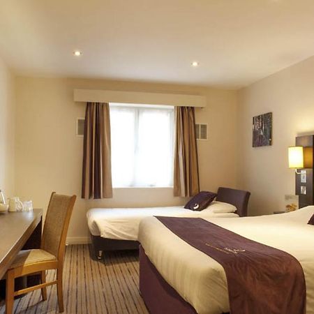 Premier Inn Fleet Buitenkant foto