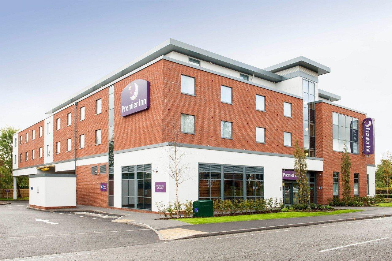 Premier Inn Fleet Buitenkant foto