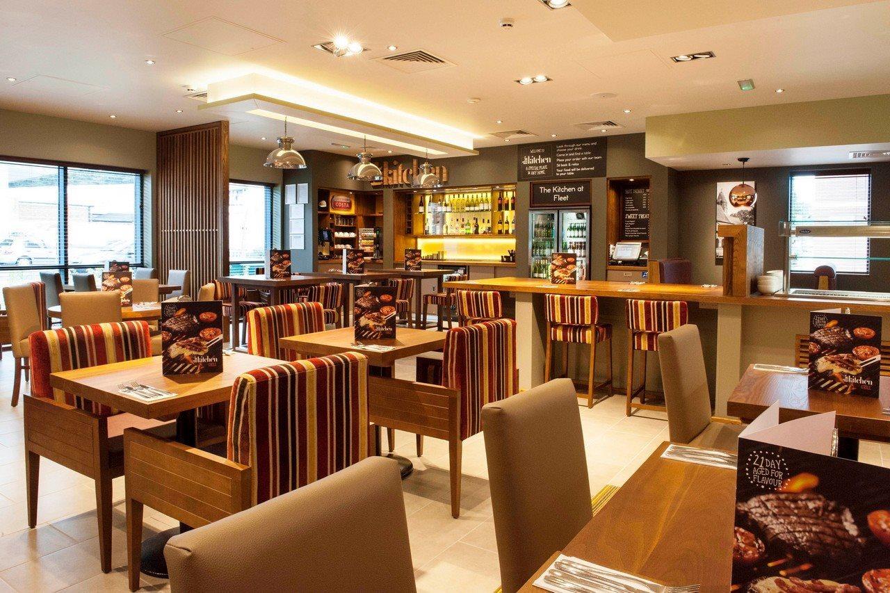 Premier Inn Fleet Buitenkant foto