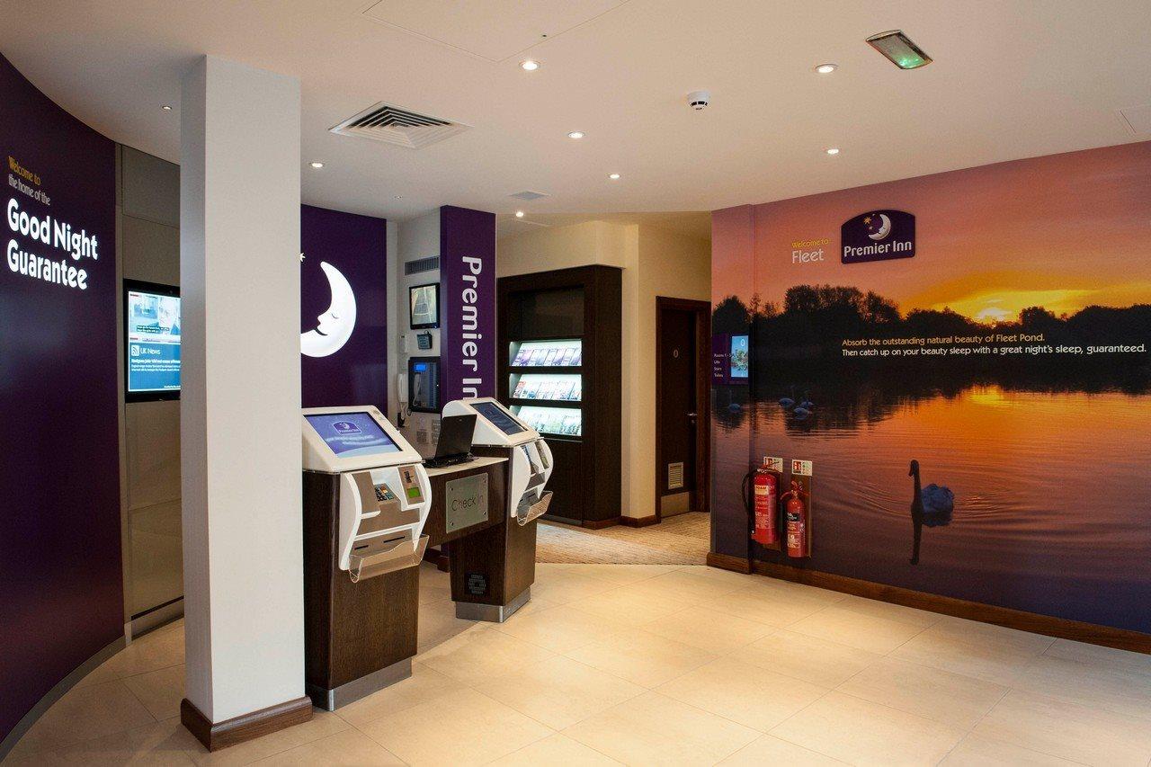 Premier Inn Fleet Buitenkant foto