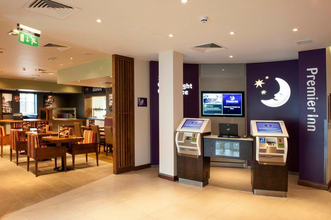 Premier Inn Fleet Buitenkant foto