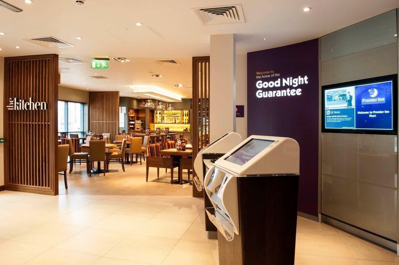 Premier Inn Fleet Buitenkant foto