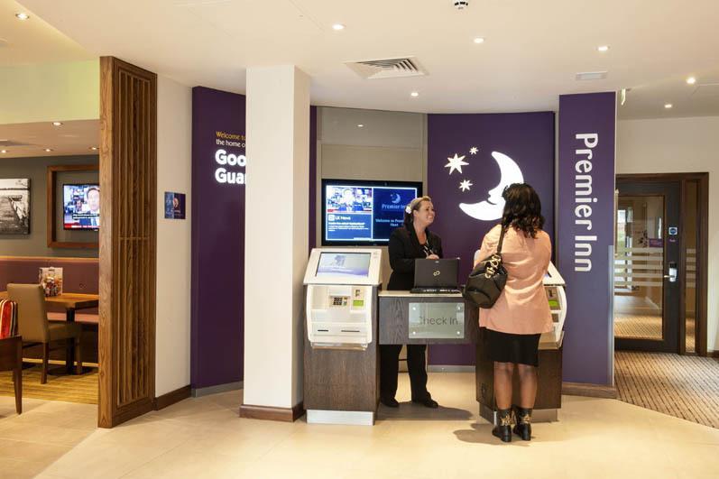 Premier Inn Fleet Buitenkant foto