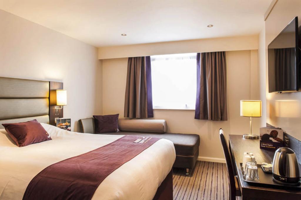Premier Inn Fleet Buitenkant foto