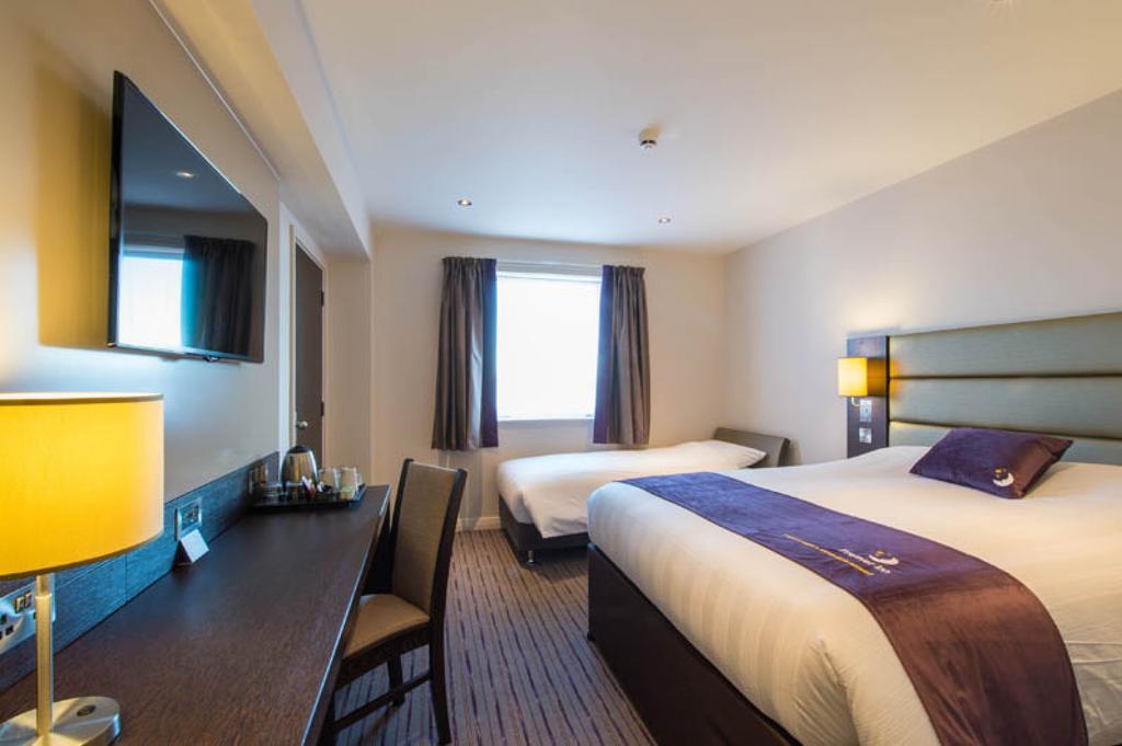 Premier Inn Fleet Buitenkant foto