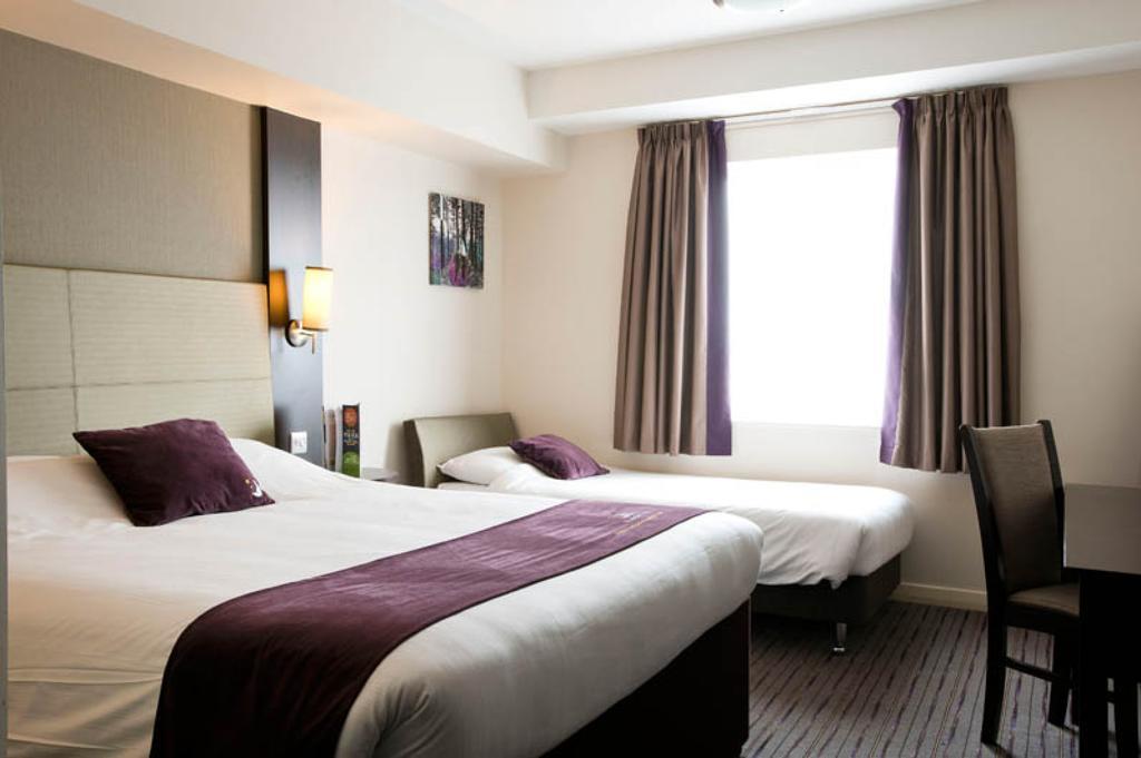 Premier Inn Fleet Buitenkant foto