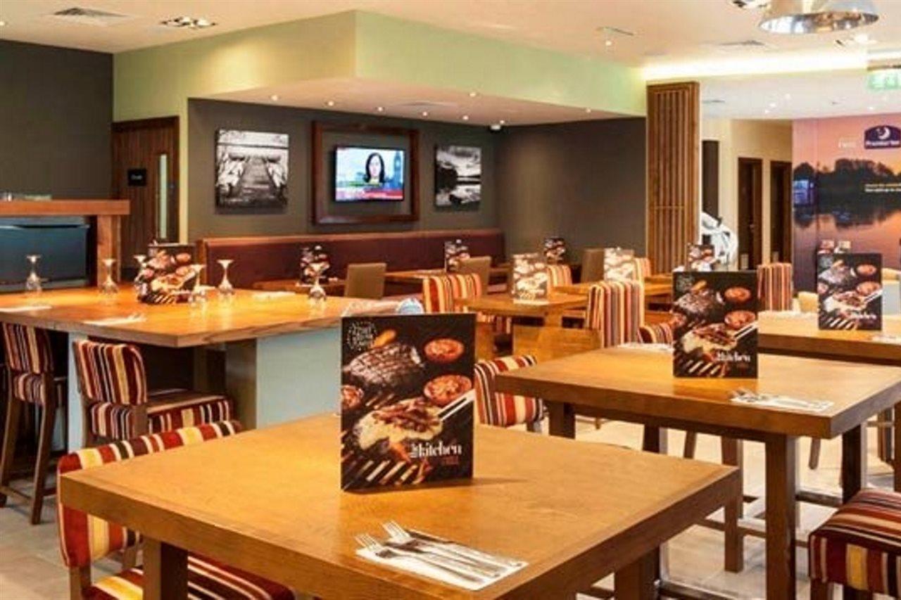 Premier Inn Fleet Buitenkant foto
