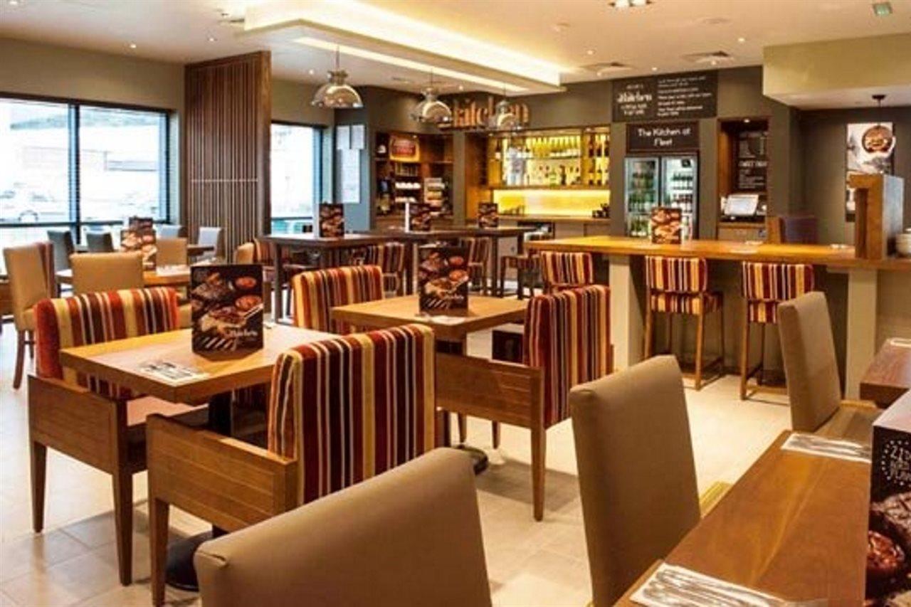 Premier Inn Fleet Buitenkant foto