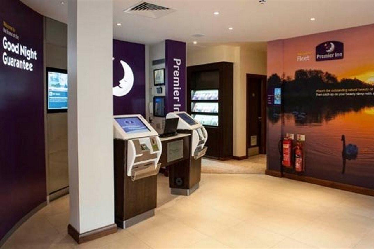 Premier Inn Fleet Buitenkant foto