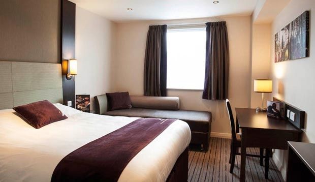 Premier Inn Fleet Buitenkant foto